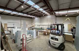 210M2 Warehouse On Harris Rd