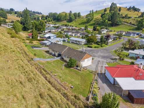 8 and 9 Kingfisher Place, Taihape