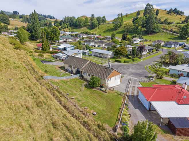 8 and 9 Kingfisher Place, Taihape