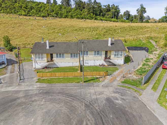 8 and 9 Kingfisher Place, Taihape