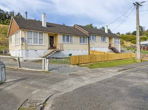 8 and 9 Kingfisher Place, Taihape