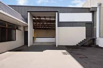Prime Warehouse in Unbeatable Mount Eden Spot