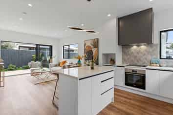 2/81 Vodanovich Road, Te Atatu South