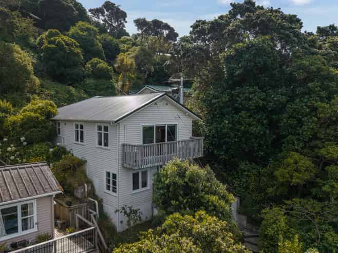 31 Airlie Road, Plimmerton