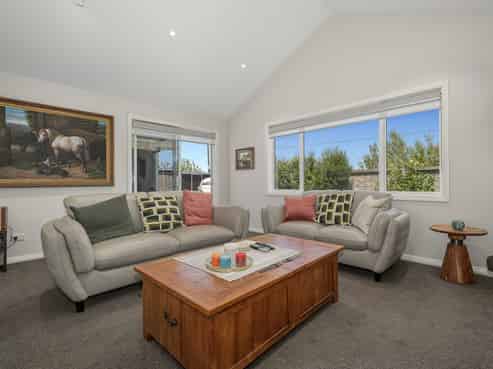 12 St Thomas Avenue, Pyes Pa