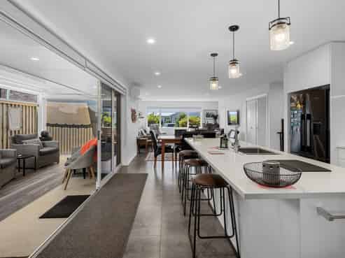 12 St Thomas Avenue, Pyes Pa