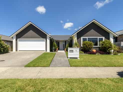 12 St Thomas Avenue, Pyes Pa