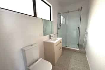 123 Great North Road, Kamo
