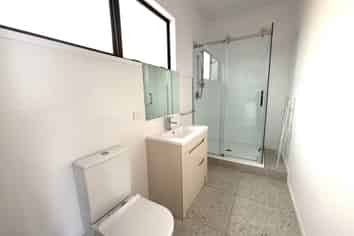 123 Great North Road, Kamo