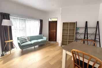 123 Great North Road, Kamo