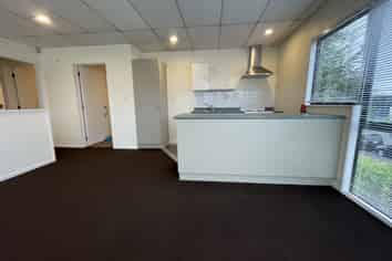 1/10 Airborne Road, Albany