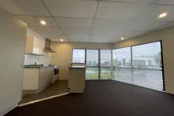 1/10 Airborne Road, Albany