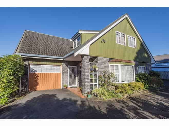 26a Mains Avenue, Kensington