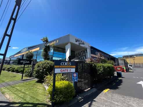 Large Format City Fringe Retail Opportunity