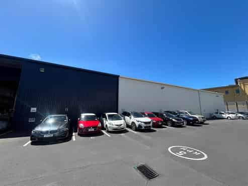 Large Format City Fringe Retail Opportunity