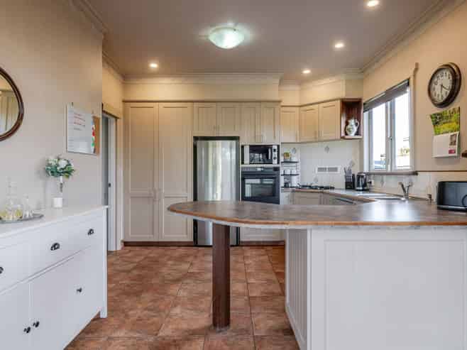 32 Rewa Street, Takaro