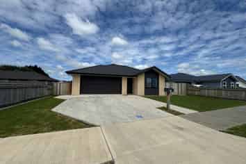 8 Rayner Lane, Marton