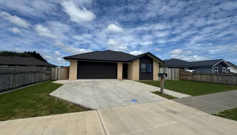 8 Rayner Lane, Marton