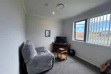 8 Rayner Lane, Marton