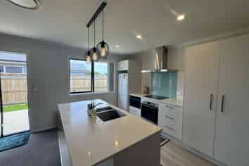 8 Rayner Lane, Marton