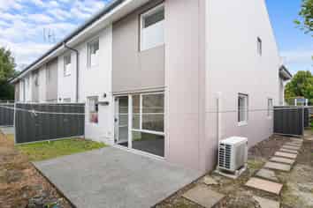 2/340 Lincoln Road, Addington