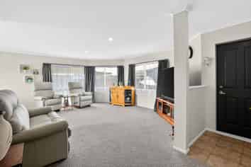 23 Raabia Close, Parakai, Helensville