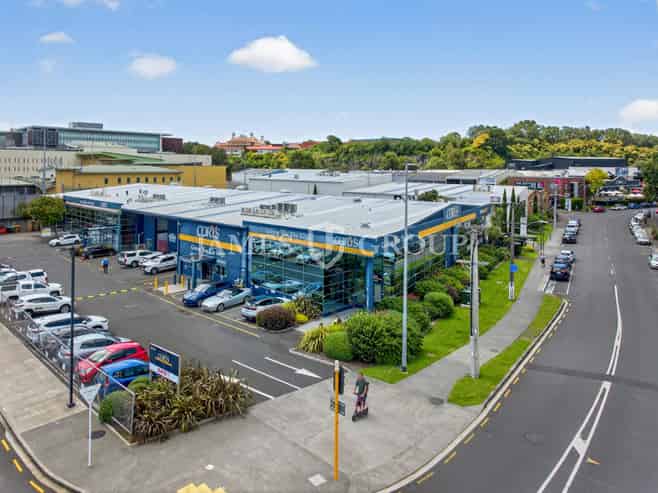 PRIME MOUNT EDEN WAREHOUSE / SHOWROOM