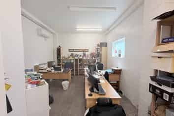 HIGH EXPOSURE SHOWROOM
