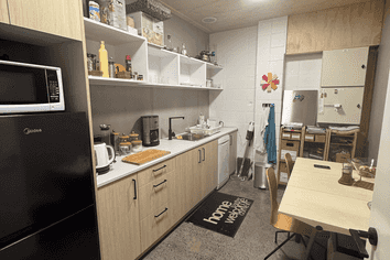 HIGH EXPOSURE SHOWROOM
