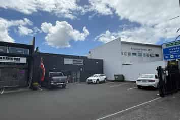 HIGH EXPOSURE SHOWROOM
