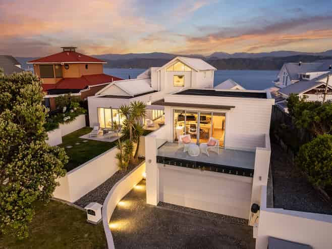 8 Nevay Road, Karaka Bays