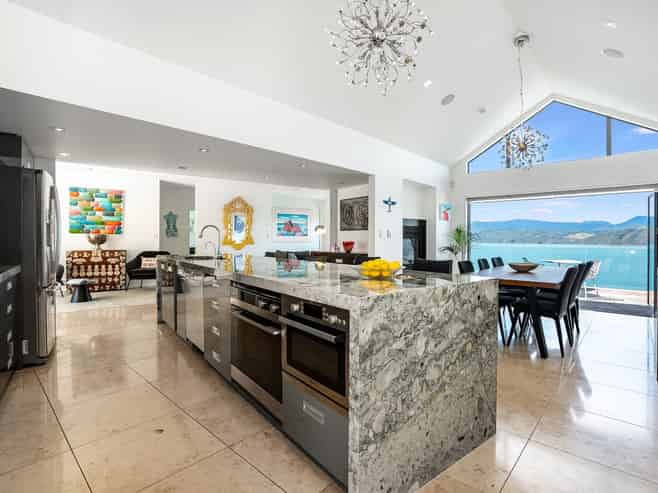 8 Nevay Road, Karaka Bays