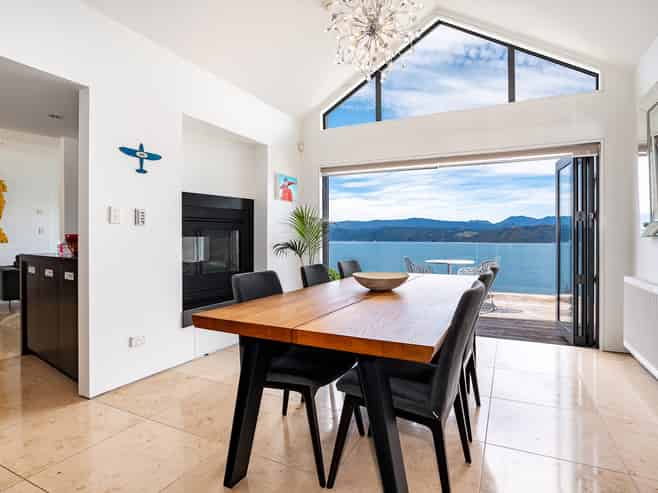 8 Nevay Road, Karaka Bays