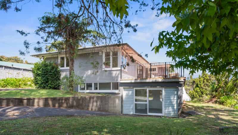 60 Woodfern Crescent, Titirangi