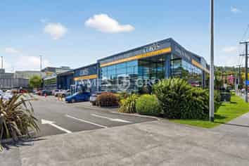 EXPANSIVE WAREHOUSE WITH OFFICE SPACE