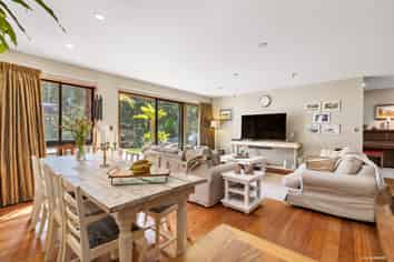 16 Jack Barry Road, Waitoki