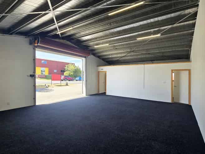 Workshop, office & amenities