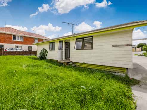 2 Harrington Road, Henderson