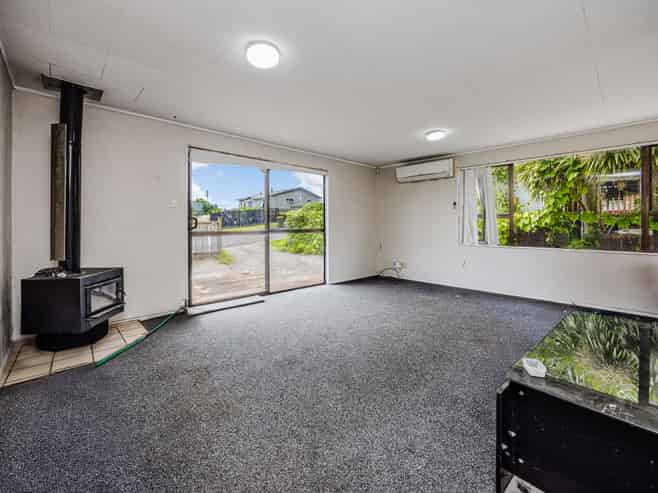 2 Harrington Road, Henderson