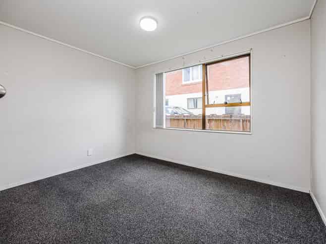 2 Harrington Road, Henderson