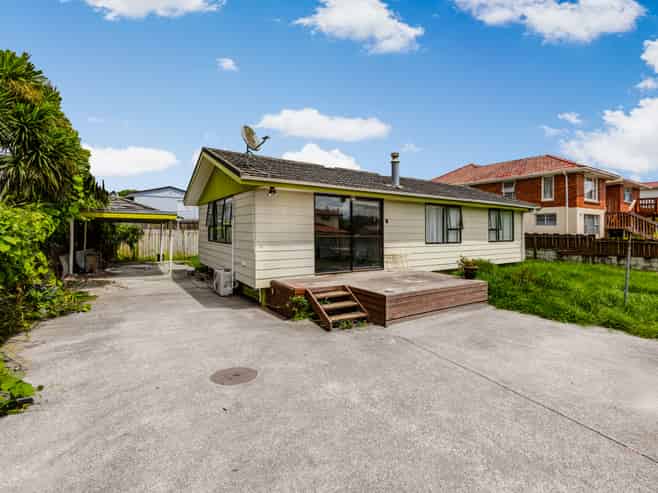 2 Harrington Road, Henderson