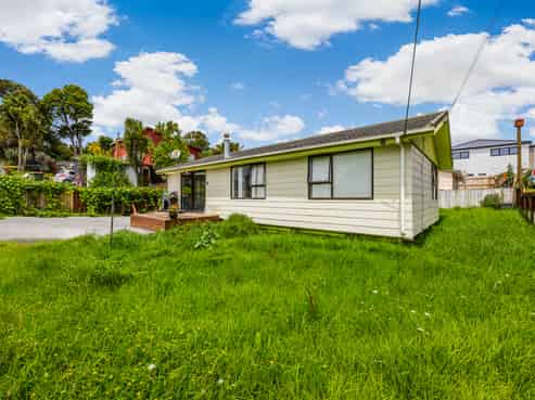 2 Harrington Road, Henderson