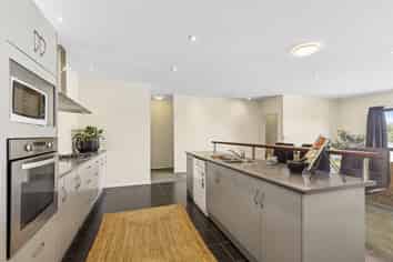 6 Mitika Way, Strathmore Park