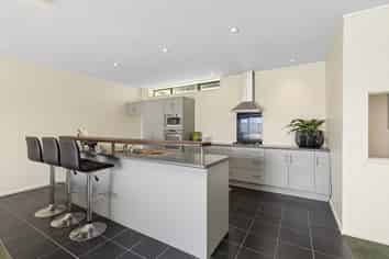 6 Mitika Way, Strathmore Park