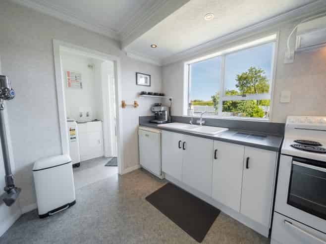 212 Albert Crescent, Gladstone