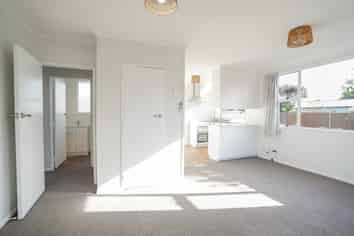 42 Burns Avenue, Takaro