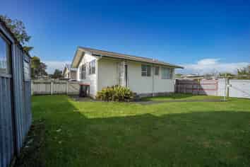 42 Burns Avenue, Takaro