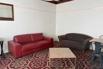 2/1 Queen Street, North Dunedin