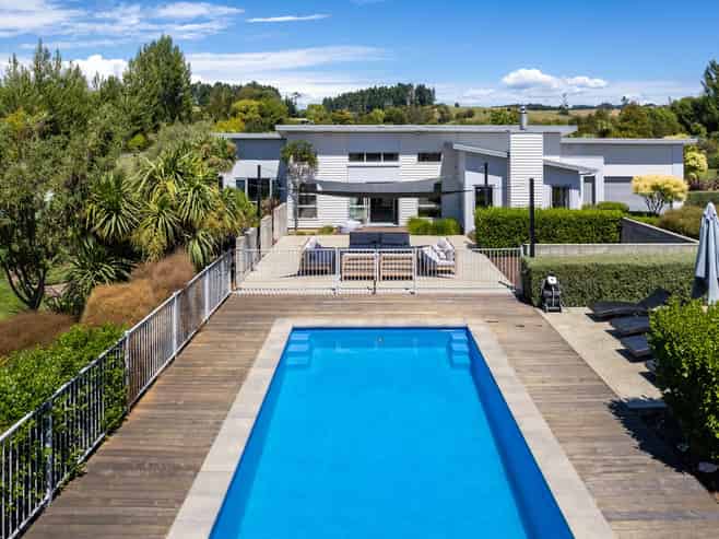 245 Westdale Road, Redwood Valley