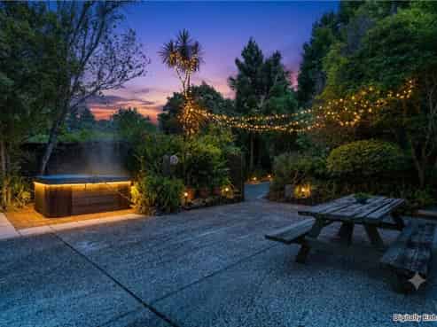 51 Hibiscus Coast Highway, Silverdale